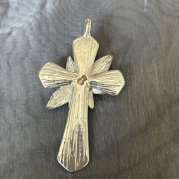 Vintage Silver Cross poinsettia pendant - Picture 4 of 5